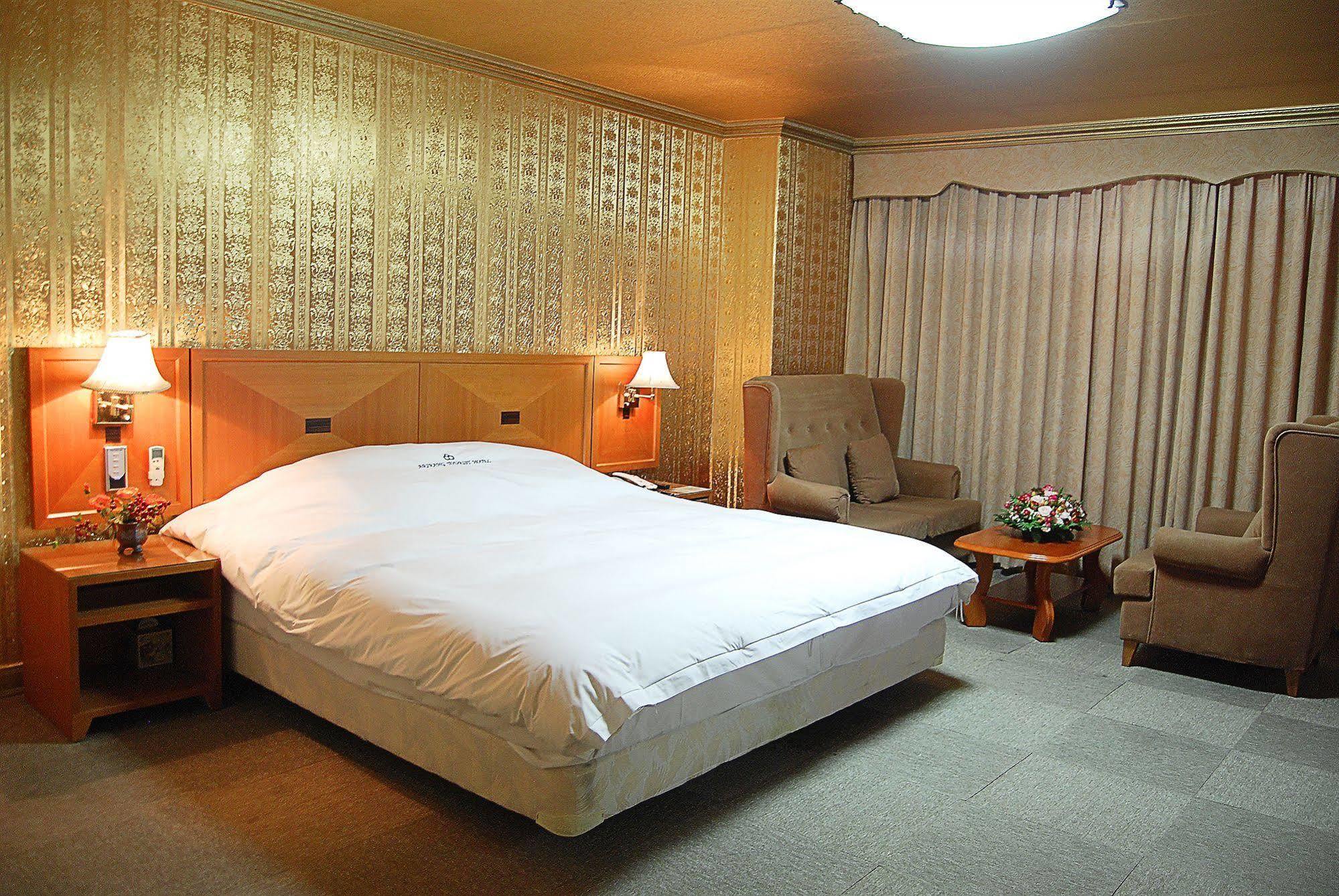 Arirang Tourist Hotel チャングウォン エクステリア 写真